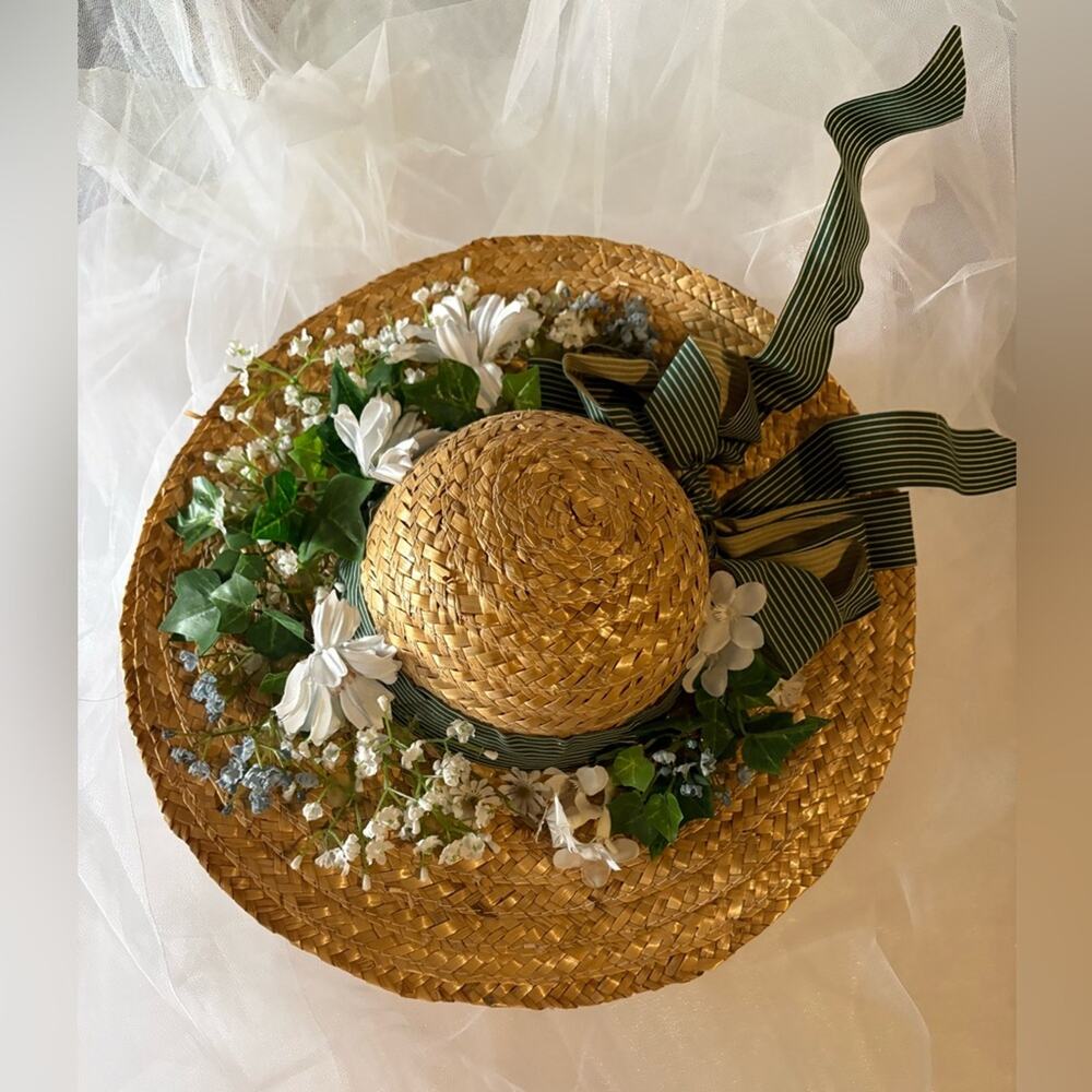 Cottagecore straw hat with floral and ribbon trim - Picture 4 of 11